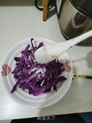 凉拌紫甘蓝的做法步骤：3