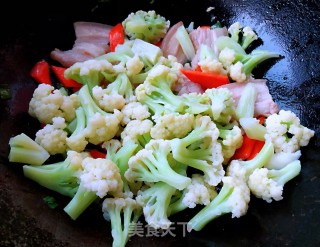 花菜炒五花肉#五花肉#的做法步骤：6