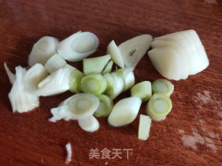 肉末线椒炒豆角的做法步骤：2