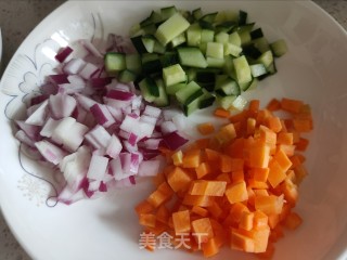 三丁炒米饭的做法步骤：1