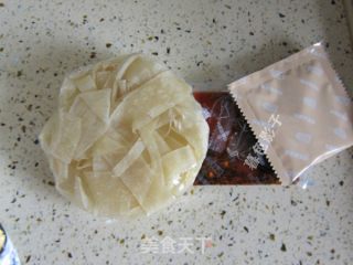 夏日红油面皮的做法步骤：2