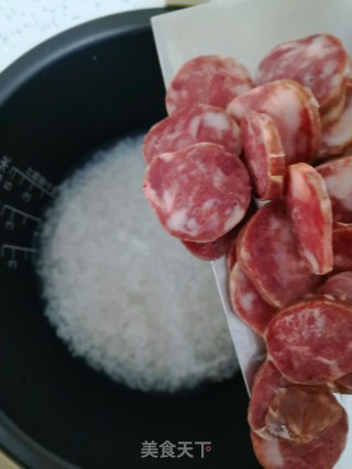 香槟肠酱油饭的做法步骤：2