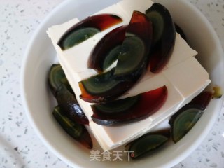 皮蛋豆腐的做法步骤：3