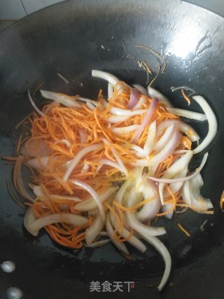 火腿肠杂疏炒面的做法步骤：7
