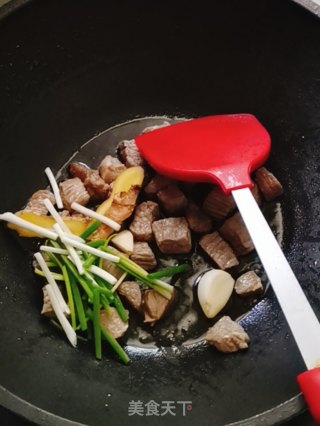 土豆炖牛肉的做法步骤：5