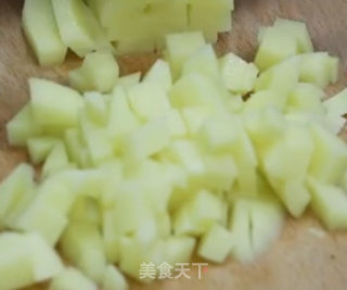 土豆肥牛盖饭的做法步骤：2