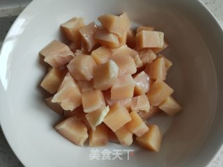 洋葱尖椒炒鸡丁的做法步骤：2