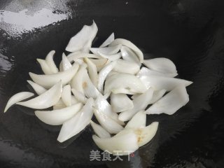洋葱尖椒炒鸡丁的做法步骤：9
