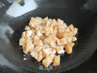 洋葱尖椒炒鸡丁的做法步骤：11