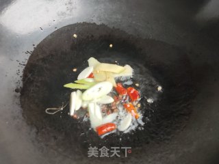 洋葱尖椒炒鸡丁的做法步骤：15