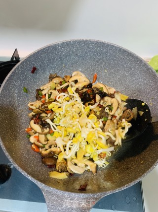 辣炒杂菇的做法步骤：5