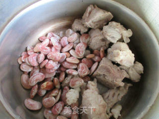 花芸豆肉骨汤的做法步骤：2