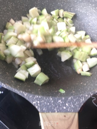 鲜贝鸡蛋丝瓜汤的做法步骤：8