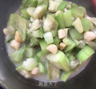 鲜贝鸡蛋丝瓜汤的做法步骤：11