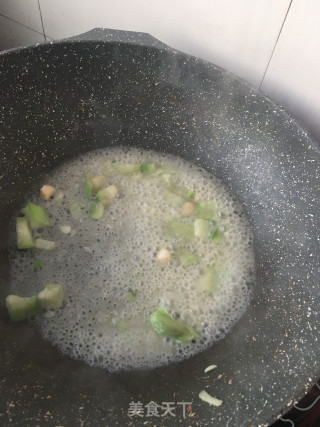 鲜贝鸡蛋丝瓜汤的做法步骤：12