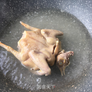 木耳竹荪鸽子汤的做法步骤：6