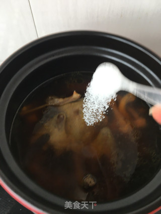 姬松茸炖鸽子的做法步骤：12