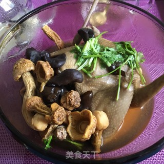 姬松茸炖鸽子的做法步骤：16