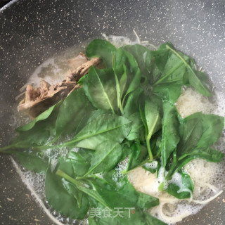 竹荪鸽汤参苗面的做法步骤：7