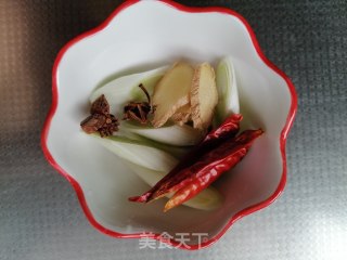 土豆炖鸡的做法步骤：2