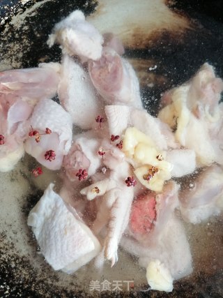 土豆炖鸡的做法步骤：3