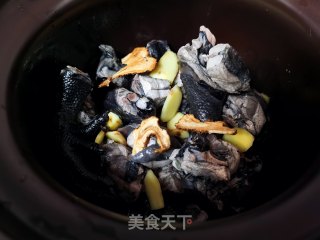 补气养血红枣枸杞乌鸡汤（滋补药膳）的做法步骤：1