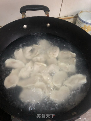 清汤蘸水饺的做法步骤：1
