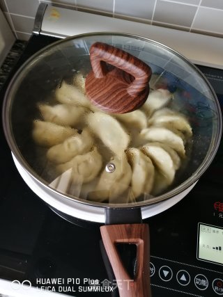 冰花煎饺的做法步骤：7