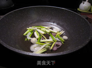 葱香西葫芦的做法步骤：1