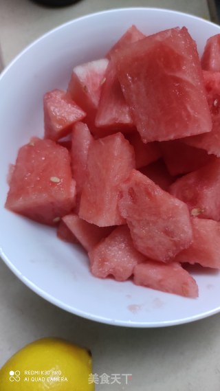 西瓜蝶豆花饮的做法步骤：1