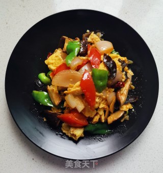 洋葱木耳香菇炒鸡蛋的做法步骤：7