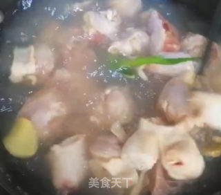 青椒炒鸡的做法步骤：3