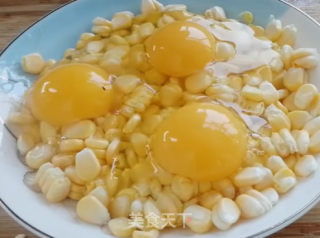玉米鸡蛋饼的做法步骤：1