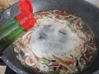 酸辣汤的做法步骤：7