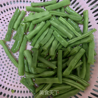 榄菜炒豆角的做法步骤：2
