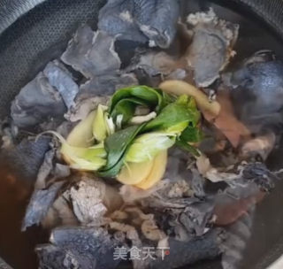 乌鸡汤的做法步骤：1