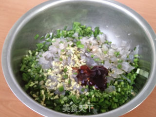 粉条韭菜馅煎饺的做法步骤：6
