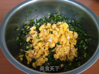 粉条韭菜馅煎饺的做法步骤：7