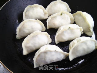 粉条韭菜馅煎饺的做法步骤：10