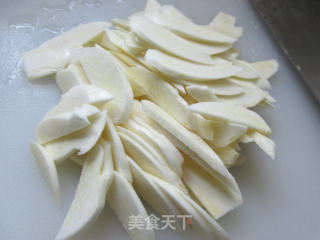 香菇青椒炒茭白的做法步骤：3