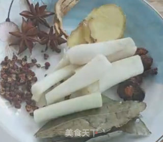 酱大骨的做法步骤：2
