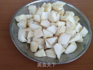 红烧杏鲍菇胡萝卜的做法步骤：1
