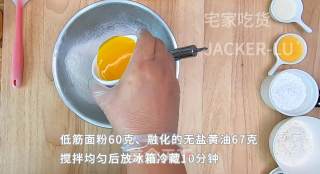巧克力夹心薄饼又称“白色恋人”，入口酥脆，满满甜蜜。的做法步骤：3