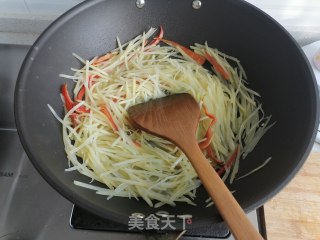 红椒土豆丝的做法步骤：5