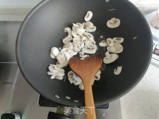 蘑菇蛋花汤的做法步骤：4