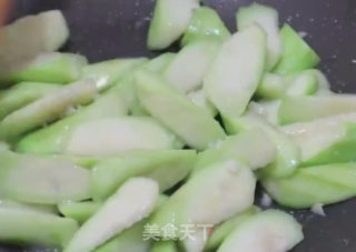 炒丝瓜的做法步骤：3