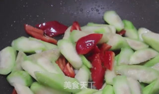 炒丝瓜的做法步骤：4