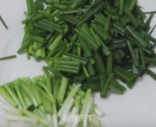 小葱烧豆腐的做法步骤：2