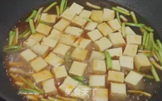 小葱烧豆腐的做法步骤：4