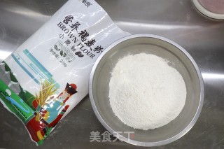 鸡蛋圆白菜褐麦饺子的做法步骤：1